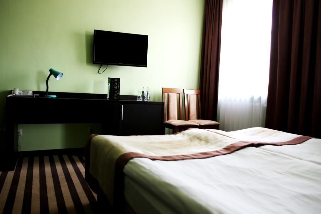 Hotel Folklor Międzyrzec Podlaski Esterno foto