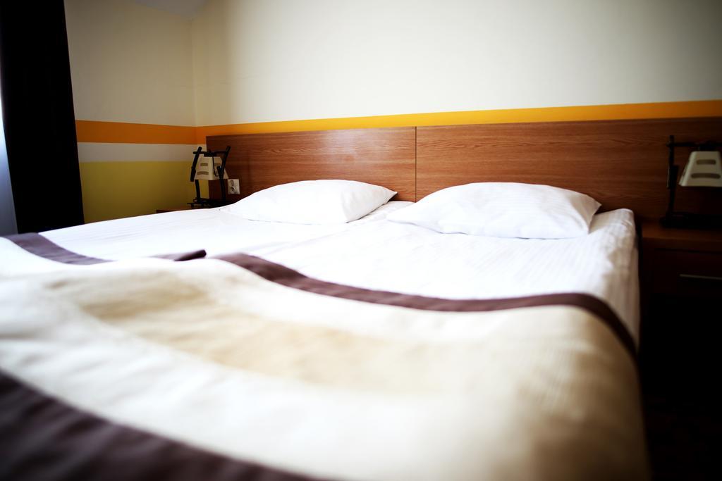Hotel Folklor Międzyrzec Podlaski Esterno foto